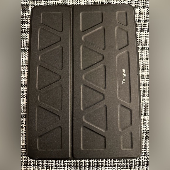 Targus iPad Cover 10.2” - Picture 1 of 5